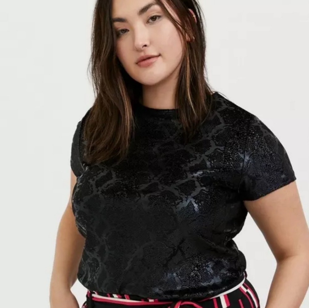 Torrid Black Velvet Snake Print Short Sleeve Top